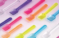 Plastiklöffel in verschiedenen Farben